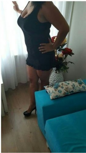 Cıvıl-cıvıl kendi yeri olan escort Pirilti