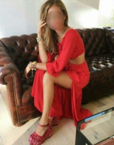 Cıvıl-cıvıl kendi yeri olan escort Pirilti